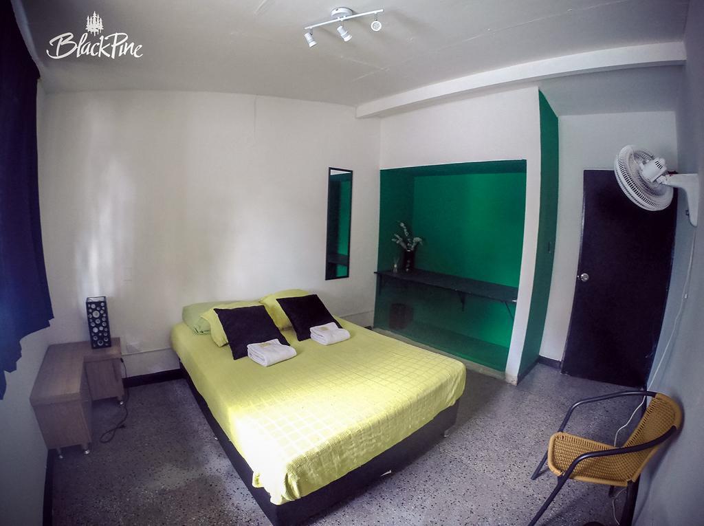 Blackpine Hostel Medellín Exterior foto